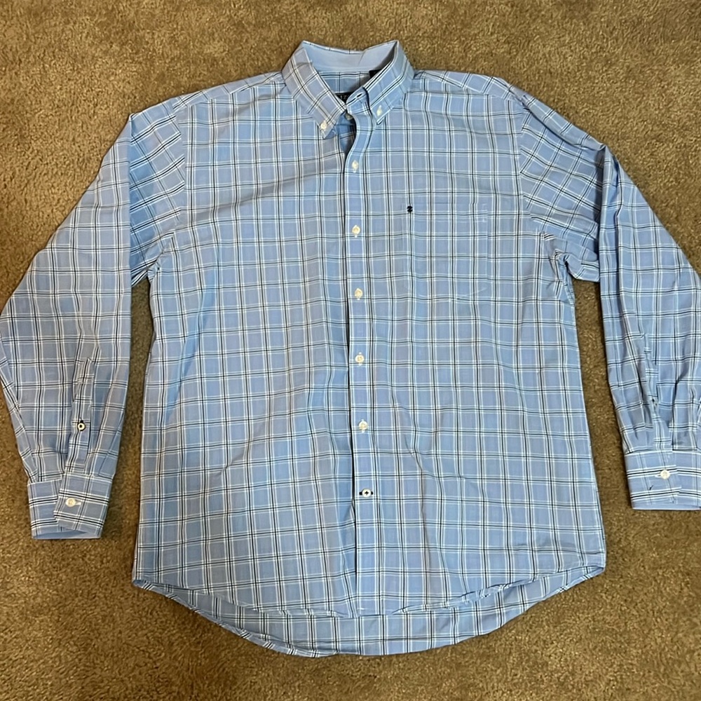 IZOD Men’s long sleeve button down shirt-size L